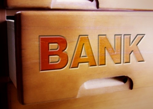 マイナス金利でお金を銀行から3つの場所へ移動させろ。