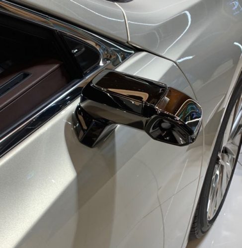 レクサスESの電子ミラー見たら数年後は車内がモニターだらけになるって